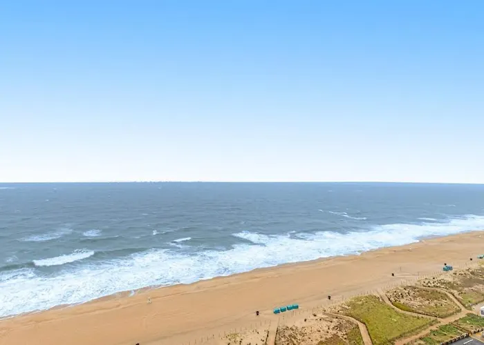 Holiday home Oceanfront Escape With Access Pools Sauna Tennis & Fitness